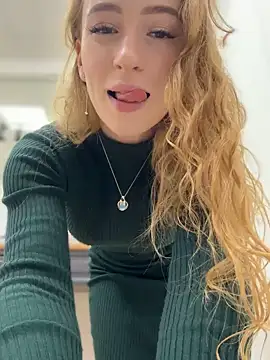 Snapshot of _AngelMoon_ chatting on October 2025 04:01:02 AM AngelMoon online show from October 2025 04:01:02 AM