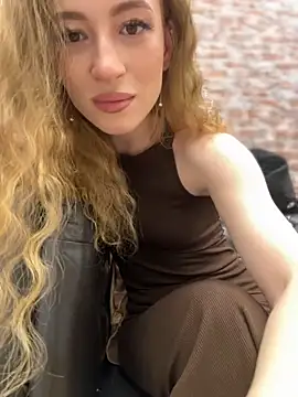 Snapshot of _AngelMoon_ chatting on October 2025 03:47:02 AM AngelMoon online show from October 2025 03:47:02 AM