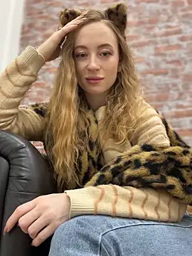 Snapshot of _AngelMoon_ chatting on October 2025 03:42:02 AM AngelMoon online show from October 2025 03:42:02 AM