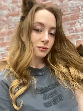 Snapshot of _AngelMoon_ chatting on October 2025 03:52:02 AM AngelMoon online show from October 2025 03:52:02 AM