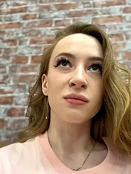 Snapshot of _AngelMoon_ chatting on November 2025 03:40:02 AM AngelMoon online show from November 2025 03:40:02 AM