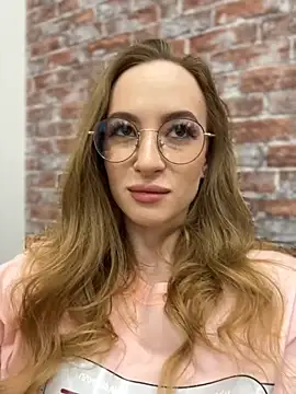 Snapshot of _AngelMoon_ chatting on November 2025 04:00:01 AM AngelMoon online show from November 2025 04:00:01 AM