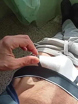 MrTamburine22 online show from November 2025 12:15:02 PM