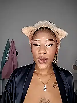 Sara Lewwis online show from October 2025 10:48:02 AM