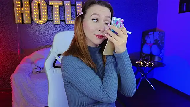 AliceBYKiss online show from December 2024 12:27:02 PM