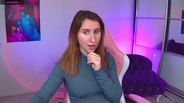 AliceBYKiss online show from December 2024 01:39:01 PM