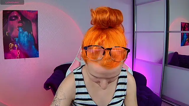 AliceBYKiss online show from February 2025 01:08:02 PM