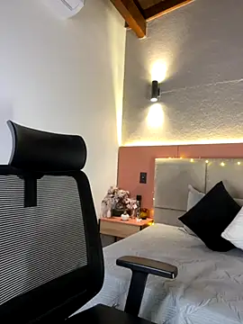 Snapshot of AniiRose chatting on October 2025 11:57:01 PM AniiRose online show from October 2025 11:57:01 PM