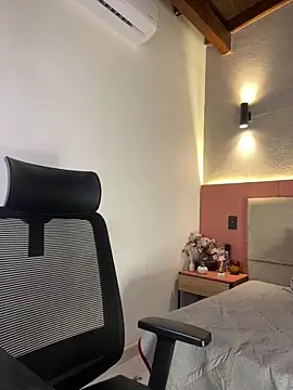 Snapshot of AniiRose chatting on October 2025 11:46:02 PM AniiRose online show from October 2025 11:46:02 PM