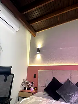 Snapshot of AniiRose chatting on November 2025 01:17:01 AM AniiRose online show from November 2025 01:17:01 AM