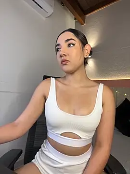 Snapshot of AniiRose chatting on November 2025 07:10:01 PM AniiRose online show from November 2025 07:10:01 PM