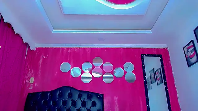 TiffanyMackensyy online show from December 2025 07:52:01 PM