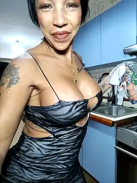 Snapshot of Alison_fitness chatting on September 2025 12:48:02 AM Alison fitness online show from September 2025 12:48:02 AM