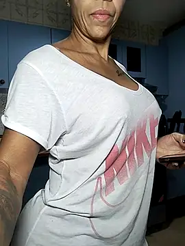 Snapshot of Alison_fitness chatting on October 2025 10:14:01 AM Alison fitness online show from October 2025 10:14:01 AM