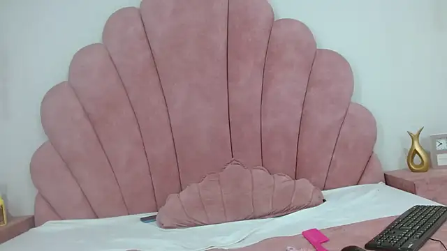 Snapshot of Candy_Bony chatting on February 2025 08:32:01 PM Candy Bony online show from February 2025 08:32:01 PM