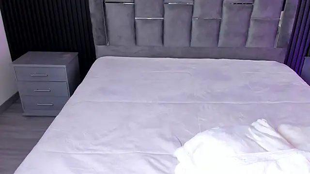 CelestteBloom online show from September 2025 04:01:02 AM