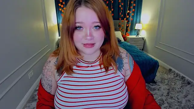 Snapshot of MoonLghte chatting on November 2025 08:18:02 PM MoonLghte online show from November 2025 08:18:02 PM