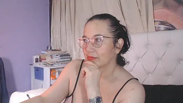 maturepriscila online show from January 2025 01:10:02 AM