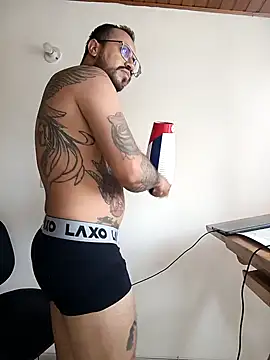 Nicky smith   online show from December 2024 04:52:02 PM