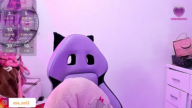 Snapshot of mia_johns_ chatting on November 2025 05:50:02 AM mia johns online show from November 2025 05:50:02 AM