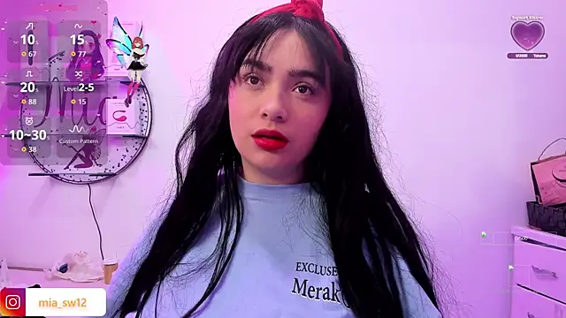 Snapshot of mia_johns_ chatting on November 2025 06:11:02 AM mia johns online show from November 2025 06:11:02 AM