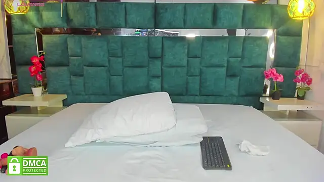 Snapshot of valtira_nova chatting on November 2025 07:24:01 PM valtira nova online show from November 2025 07:24:01 PM