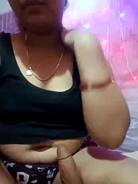 Snapshot of Super-Couple chatting on November 2025 09:38:01 PM Super-Couple online show from November 2025 09:38:01 PM