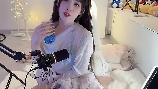 Unique-yiyi online show from February 2025 04:25:02 PM