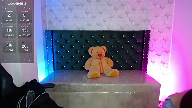 Sofi hot 4m online show from October 2025 02:06:01 PM