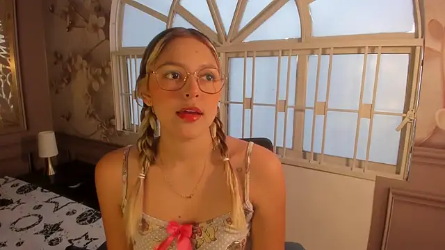 Cami hunter  online show from December 2024 01:11:01 PM