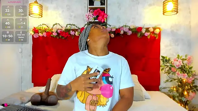 Snapshot of SilvannaFit chatting on October 2025 10:24:02 AM SilvannaFit online show from October 2025 10:24:02 AM