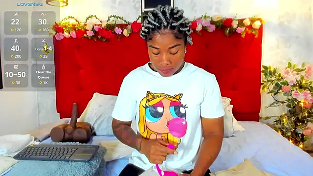 Snapshot of SilvannaFit chatting on October 2025 10:27:01 AM SilvannaFit online show from October 2025 10:27:01 AM