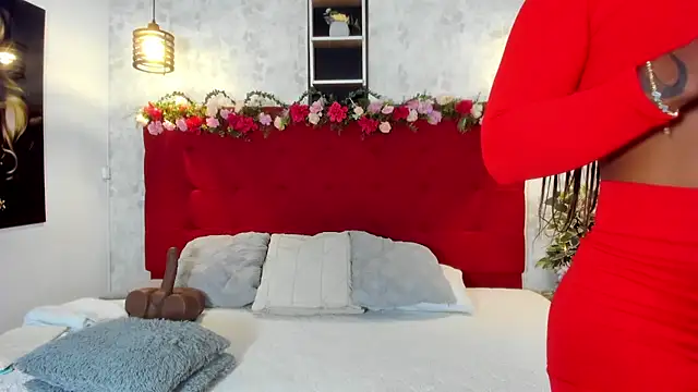 Snapshot of SilvannaFit chatting on October 2025 11:55:02 AM SilvannaFit online show from October 2025 11:55:02 AM