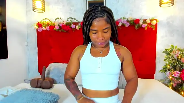 Snapshot of SilvannaFit chatting on November 2025 10:28:01 AM SilvannaFit online show from November 2025 10:28:01 AM