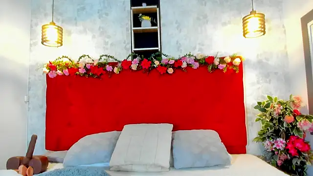 Snapshot of SilvannaFit chatting on November 2025 12:06:01 PM SilvannaFit online show from November 2025 12:06:01 PM