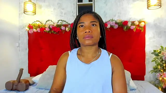 Snapshot of SilvannaFit chatting on November 2025 12:05:02 PM SilvannaFit online show from November 2025 12:05:02 PM