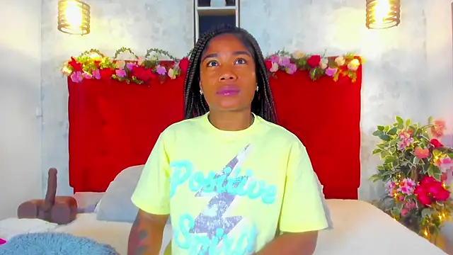 Snapshot of SilvannaFit chatting on November 2025 11:43:01 AM SilvannaFit online show from November 2025 11:43:01 AM