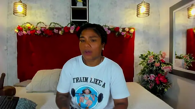 Snapshot of SilvannaFit chatting on November 2025 12:15:01 PM SilvannaFit online show from November 2025 12:15:01 PM