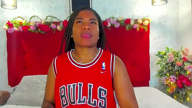 Snapshot of SilvannaFit chatting on November 2025 11:54:01 AM SilvannaFit online show from November 2025 11:54:01 AM