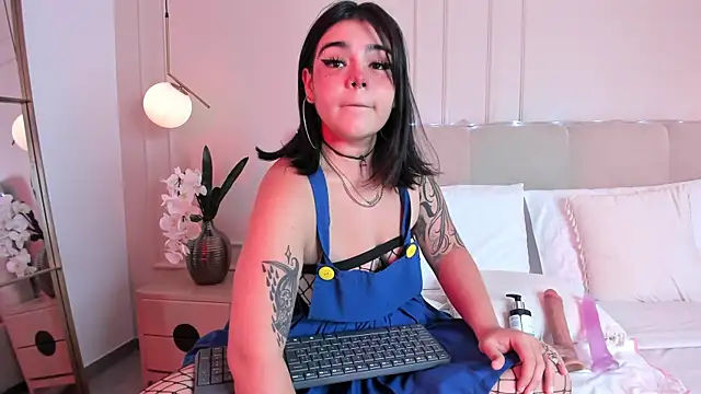 DakkotaBluee online show from January 2025 05:26:01 PM