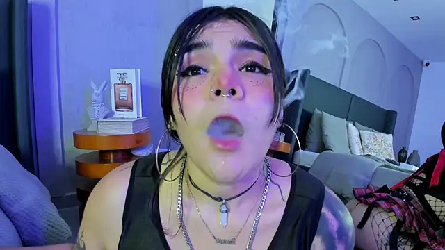 DakkotaBluee online show from February 2025 04:56:02 PM