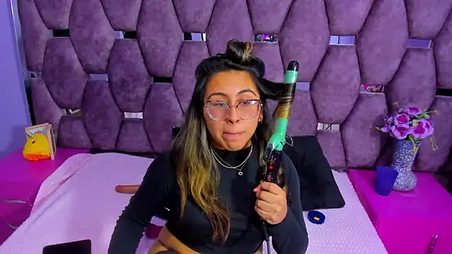 Freya Miller  online show from October 2025 03:51:02 AM