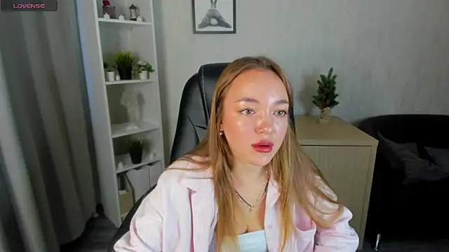 Christy Little online show from December 2024 08:16:01 AM