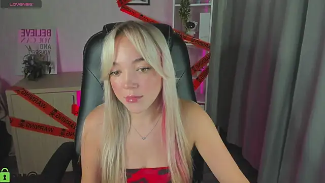 Christy Little online show from October 2025 09:10:02 PM