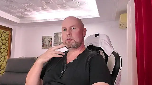 Snapshot of Julius-Dwayne chatting on October 2025 07:22:01 PM Julius-Dwayne online show from October 2025 07:22:01 PM