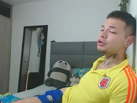 Snapshot of MarceloMilk chatting on October 2025 04:53:02 AM MarceloMilk online show from October 2025 04:53:02 AM