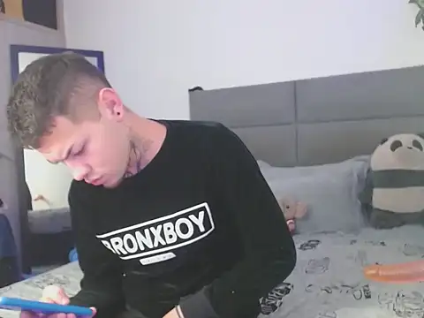 Snapshot of MarceloMilk chatting on October 2025 05:05:01 AM MarceloMilk online show from October 2025 05:05:01 AM