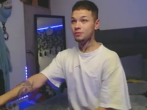 Snapshot of MarceloMilk chatting on October 2025 05:06:02 AM MarceloMilk online show from October 2025 05:06:02 AM