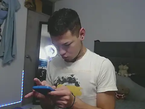 Snapshot of MarceloMilk chatting on October 2025 05:59:01 AM MarceloMilk online show from October 2025 05:59:01 AM