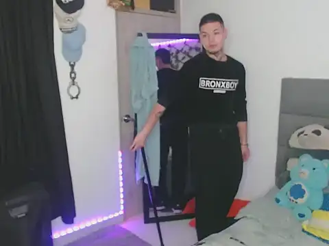 Snapshot of MarceloMilk chatting on October 2025 04:44:02 AM MarceloMilk online show from October 2025 04:44:02 AM